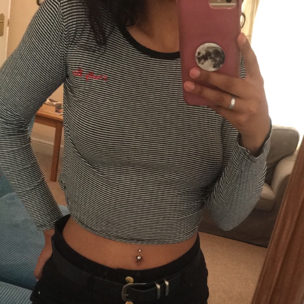 Black and white crop top “pretty bad”